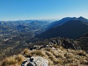 75 Dalla vetta della Corna Camozzera vista sulla Valle Imagna